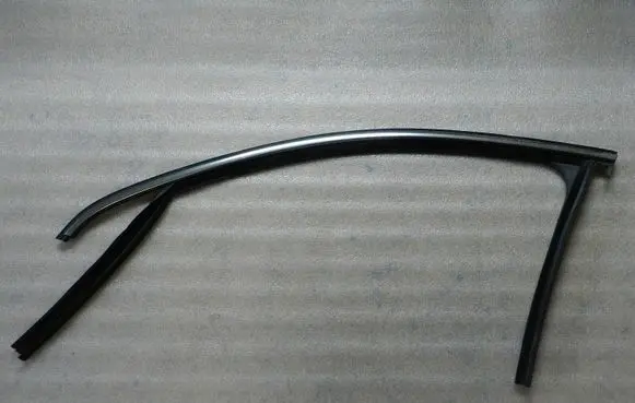 Volkswagen PASSAT B7 Front door glass trim molding 3C4837431F 3C4837431