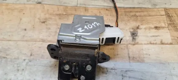 Mazda 2 Tailgate/trunk/boot lock/catch/latch