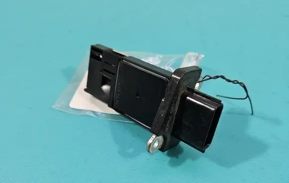 Nissan Juke I F15 Mass air flow meter AFH70M-38 IMPRK1481746