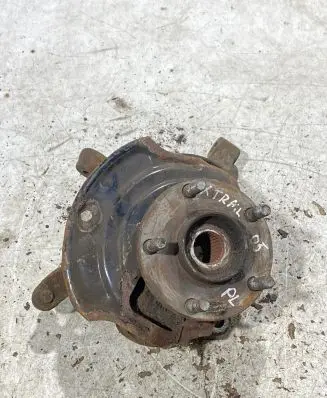Nissan X-Trail T30 Front wheel hub spindle knuckle