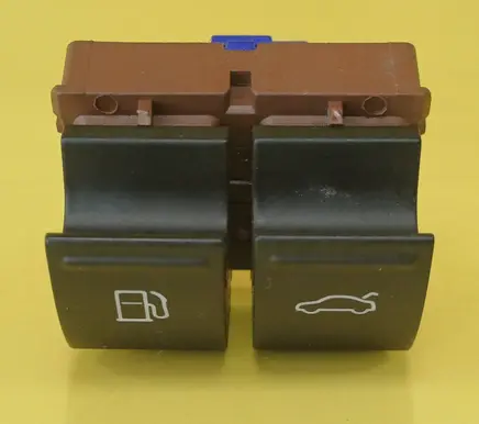 Volkswagen PASSAT B6 Fuel tank opening switch 3C0959903B