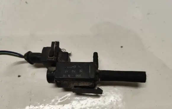Audi A4 S4 B5 8D Turbo solenoid valve 72224010 30611668 12V023