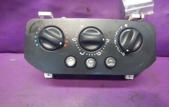 Renault Clio II Interior fan control switch 654982E