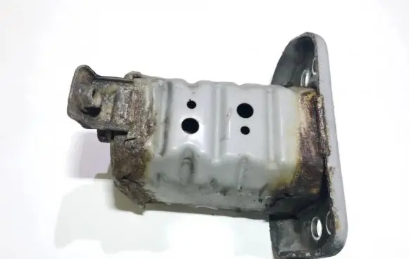 Toyota Yaris Front bumper mounting bracket