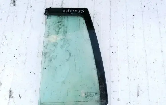 Opel Omega B1 Rear vent window glass 