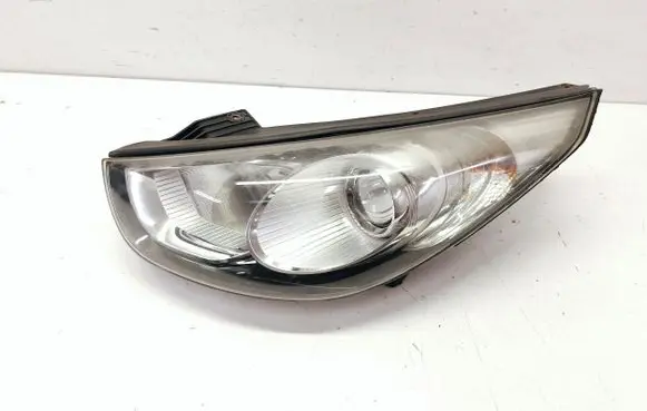 Hyundai ix35 Headlight/headlamp 921012Y