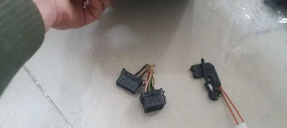 Mercedes-Benz W123 Sound system wiring loom 2025453628 BECKER A2108200986