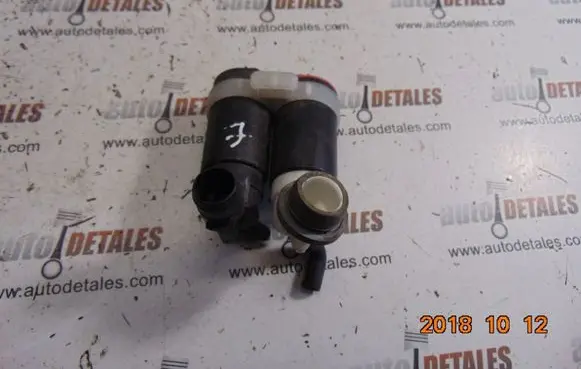 Honda CR-V Windscreen/windshield washer pump