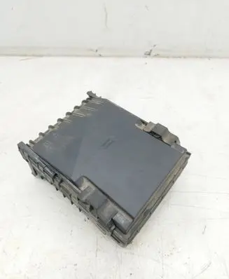 Volkswagen PASSAT B6 Fuse box set 1K0937132G 1K0937132F