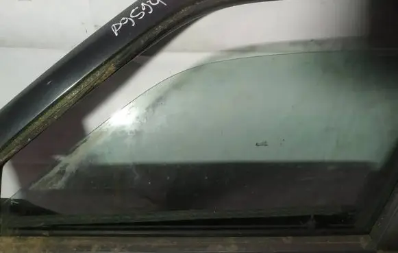 Peugeot 405 Front door window glass four-door as2