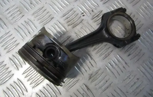 Opel Astra G Piston with connecting rod