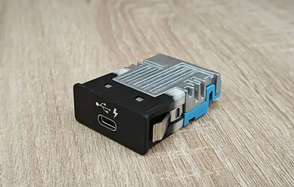 BMW 4 G22 G23 G24 G26 USB socket connector 8711939