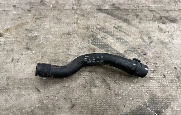 Engine coolant pipe/hose