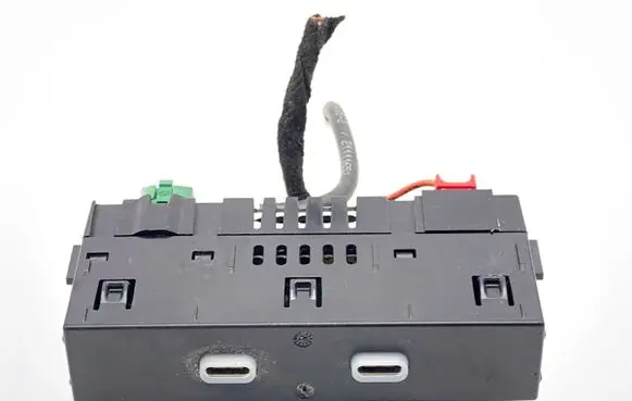 Skoda Octavia Mk4 USB socket connector 657035736A