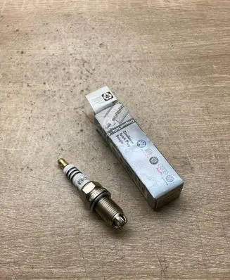 Volkswagen Golf IV Spark plug 101000051AA 0241235703