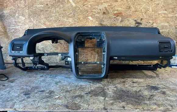 Volkswagen Golf V Dashboard 1K1857181 1K1858296B