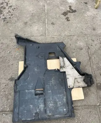 BMW 5 E39 Engine splash shield/under tray 8195646