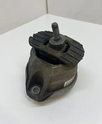 BMW 5 E60 E61 Engine mount bracket 6774620