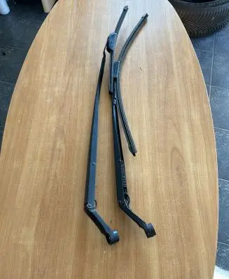 Toyota Verso Front wiper blade arm