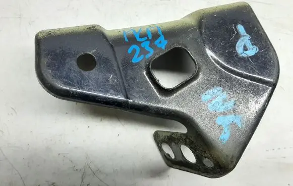 Seat Alhambra (Mk2) Fender mounting bracket 7N0821136A