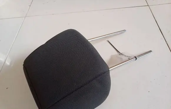 Hyundai i30 Front seat headrest 