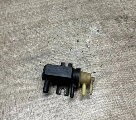 Mercedes-Benz C W204 Turbo solenoid valve A0091533128 11T206 70078208