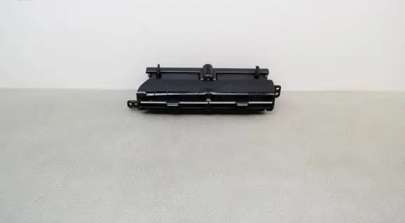 Toyota Prius (XW30) Dashboard air vent grill cover trim 5567047070 5568747030