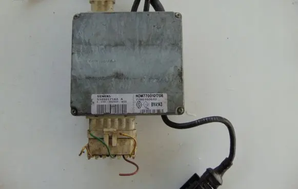 Renault Twingo I Engine control unit/module 7700102632