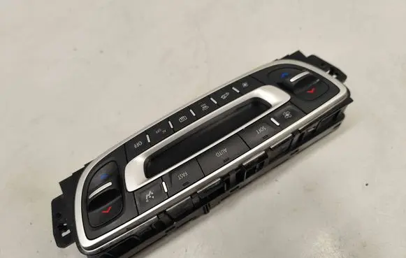 Renault Megane III Climate control unit T1001936V 275100007R 1002163205