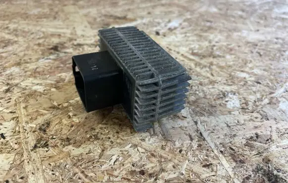 Opel Zafira A Glow plug pre-heat relay 09132691