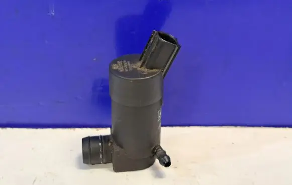 Volvo S40 Windscreen/windshield washer pump 31349235 1S7117K624DD