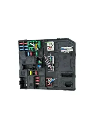 Nissan Qashqai Fuse module 284B75NA1A 3845588586 5CH811F02