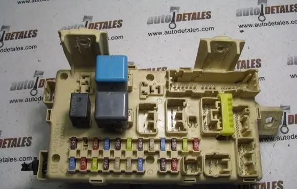 Toyota Avensis T250 Fuse module 82641CA020