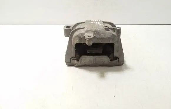 Volkswagen Golf V Engine mount bracket 1K0199262