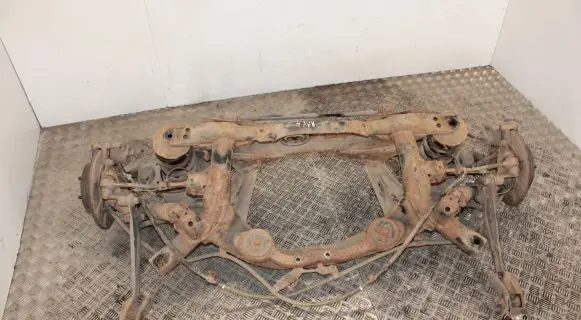 Toyota RAV 4 (XA40) Rear axle beam 