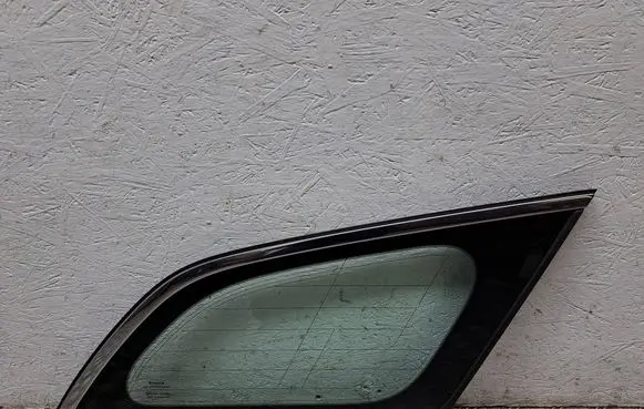 Toyota Avensis T270 Rear side window 6271005080