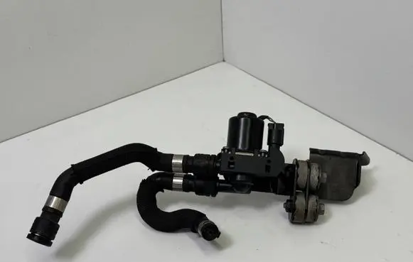 BMW 6 F06 Gran coupe Coolant heater control valve 17128517077 8517077
