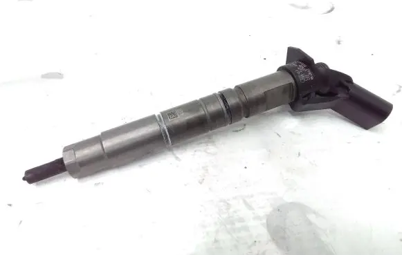 Mercedes-Benz GLC C253 Fuel injector A6510702987 0445117035
