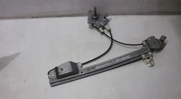 Rear door manual window regulator