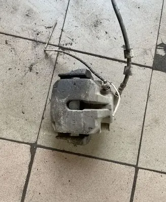 BMW 5 E39 Front brake caliper