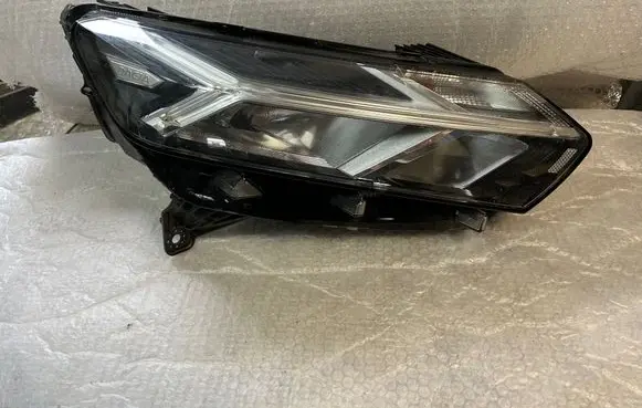 Dacia Sandero III Headlight/headlamp 260102586R