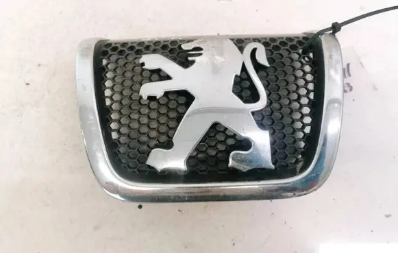 Manufacturer badge logo/emblem