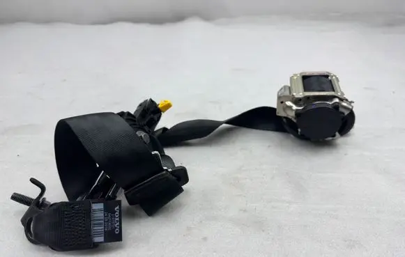 Volvo XC90 Rear seatbelt 31675721 P31675721