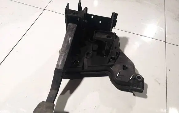 Peugeot 407 Clutch pedal 