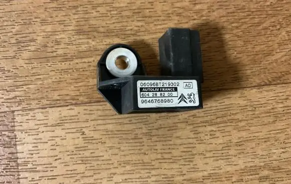 Citroen C4 I Airbag deployment crash/impact sensor 9646768980 604288200 06096BT219302