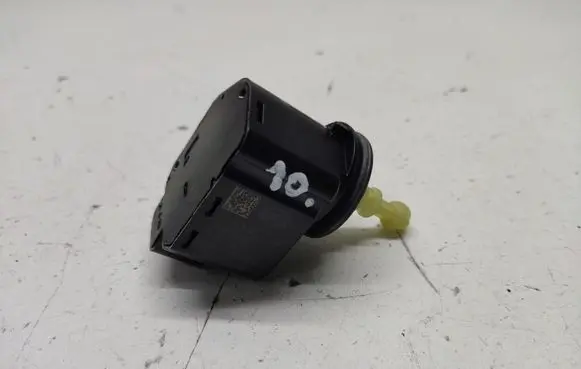 Mercedes-Benz Vito Viano W447 Headlight level adjustment motor 01055301 20180528