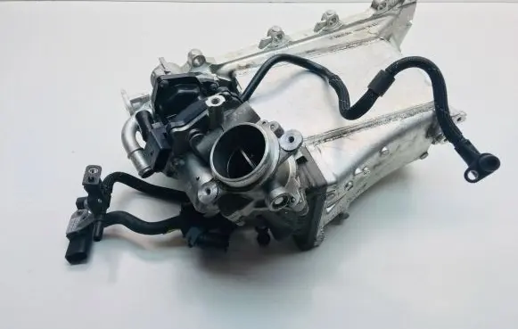 Volkswagen Golf VII Intake manifold 04L128637