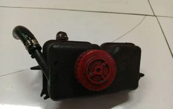 Peugeot 406 Power steering fluid tank/reservoir 96242473