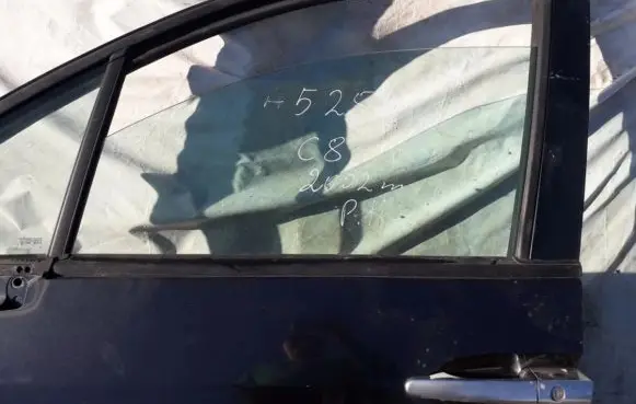 Citroen C8 Front door window glass four-door