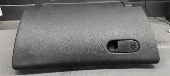 Opel Vectra B Glove box